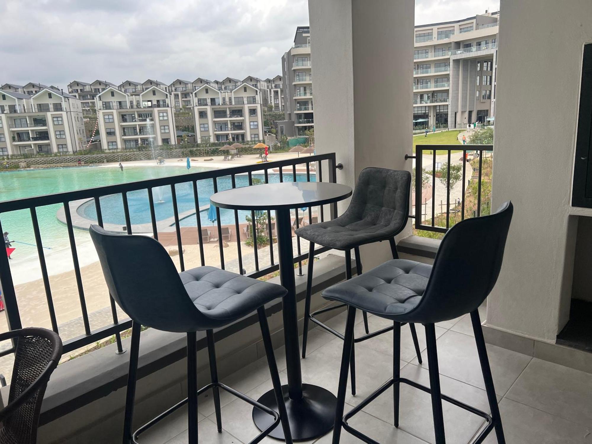 Lagoon Facing Apartment Midrand Exteriör bild